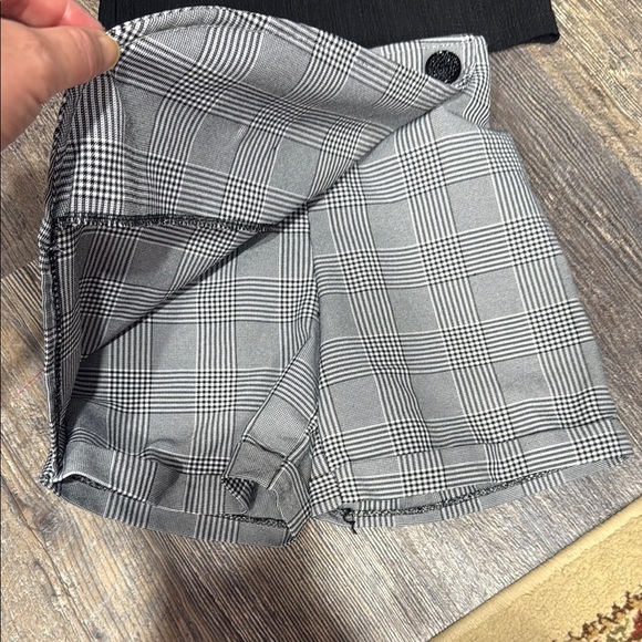 Black Top and Plaid Skirt Set with Bow for girls - Picture 3 of 8